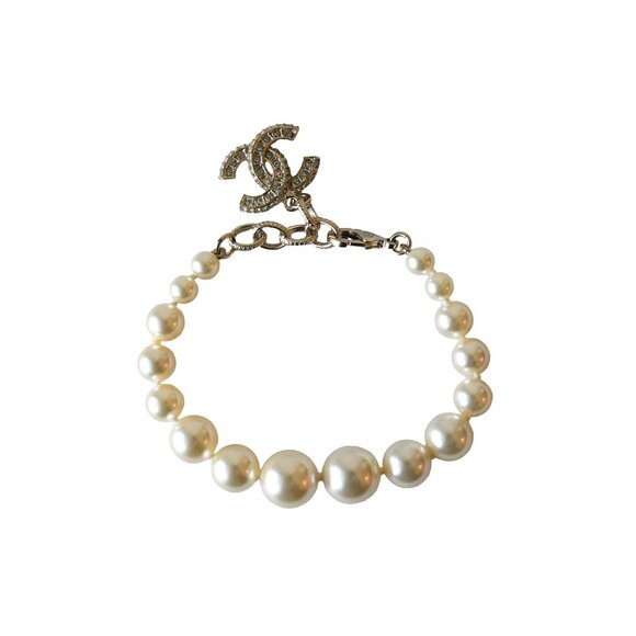 Chanel Crystal Strass Resin CC Pendant Pearl Bracelet Gold - Picture 2 of 2